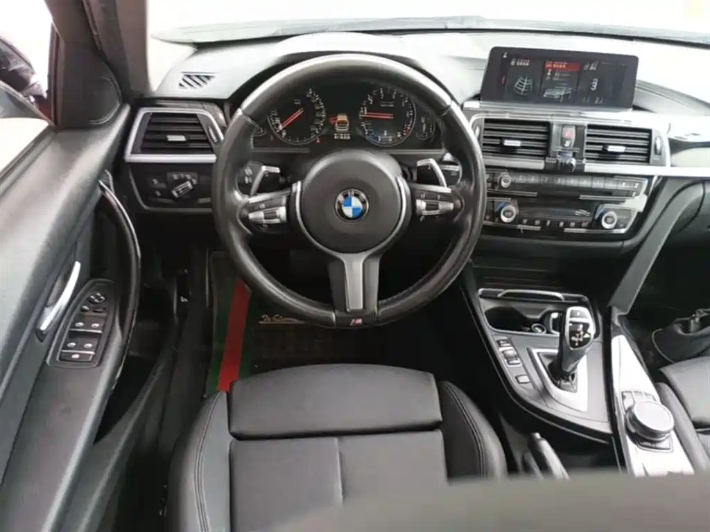 BMW 3 Series 2017 — фото 11