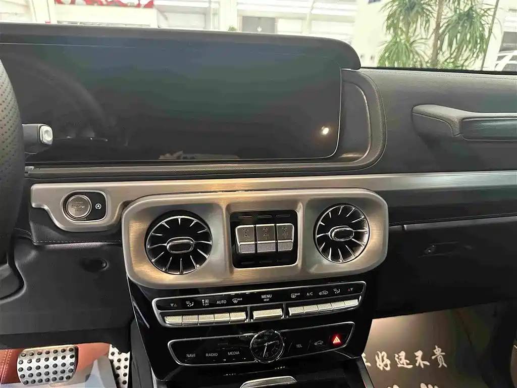 Mercedes-Benz G-Class 2024 — фото 13
