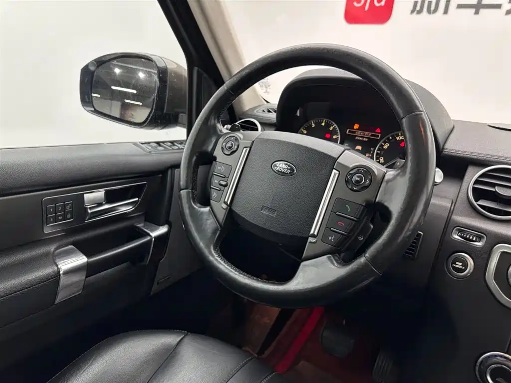 Land Rover Discovery 2015 — фото 9