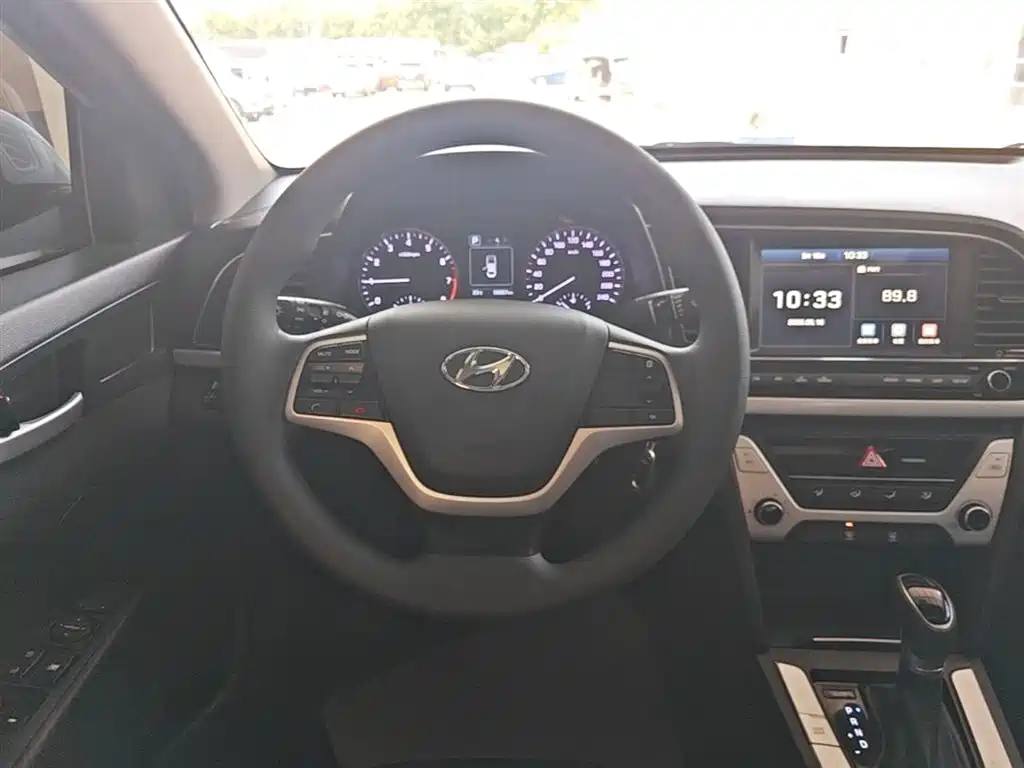 Hyundai Elantra 2018 — фото 11