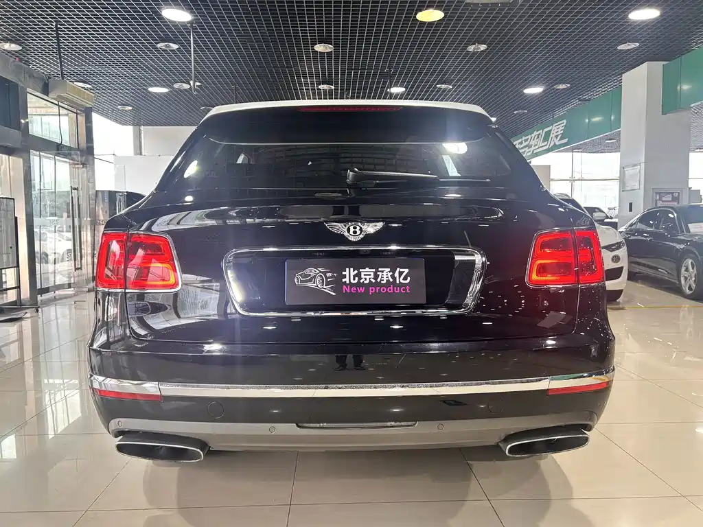 Bentley Bentayga 2017 — фото 18
