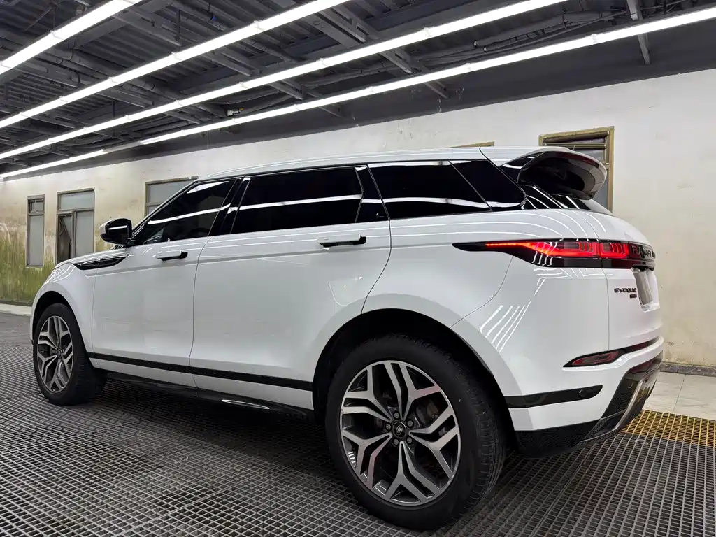 Land Rover Evoque 2023 — фото 4
