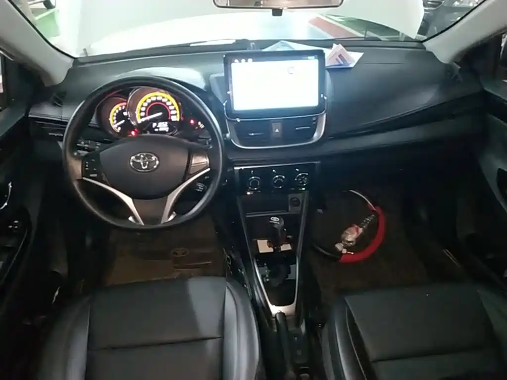 Toyota Yaris L 2023 — фото 10