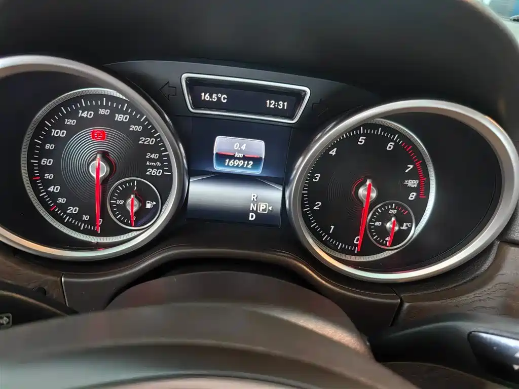 Mercedes-Benz GLE 2016 — фото 10