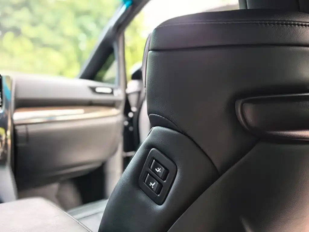 Toyota Alphard 2023 — фото 15