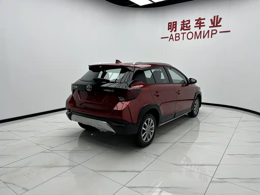 Toyota Yaris L 2022 — фото 9