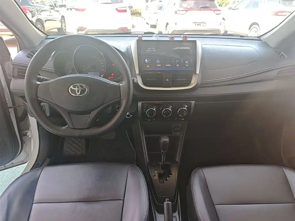 Toyota Yaris L 2020 — фото 10