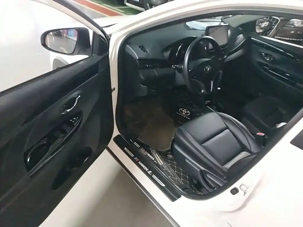 Toyota Yaris L 2023 — фото 16