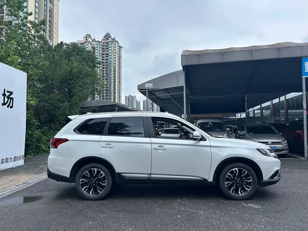 Mitsubishi Outlander 2021