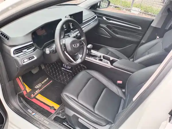 Geely Emgrand 2022