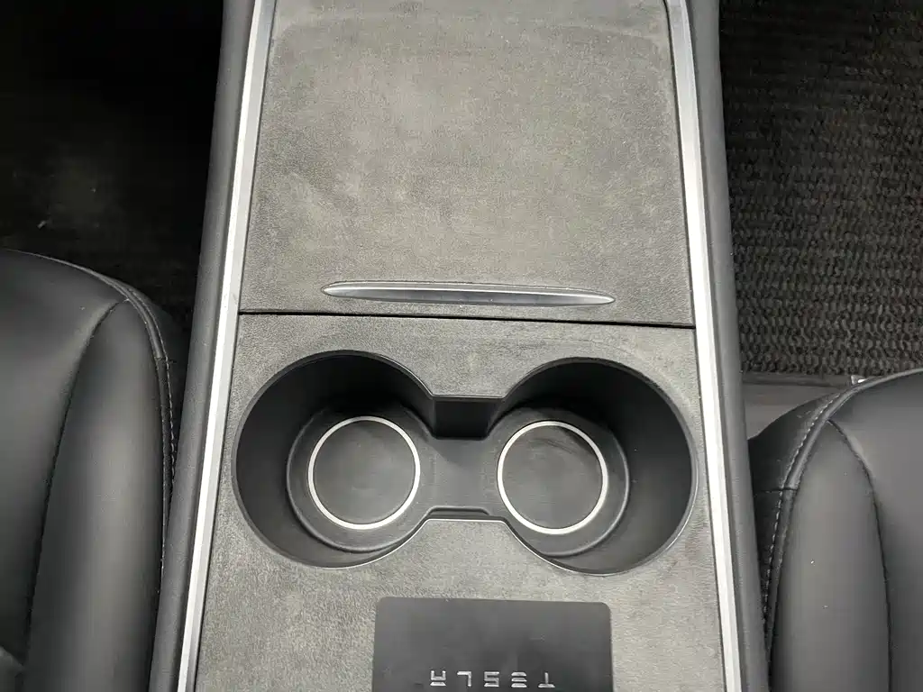 Tesla Model Y 2022 — фото 9