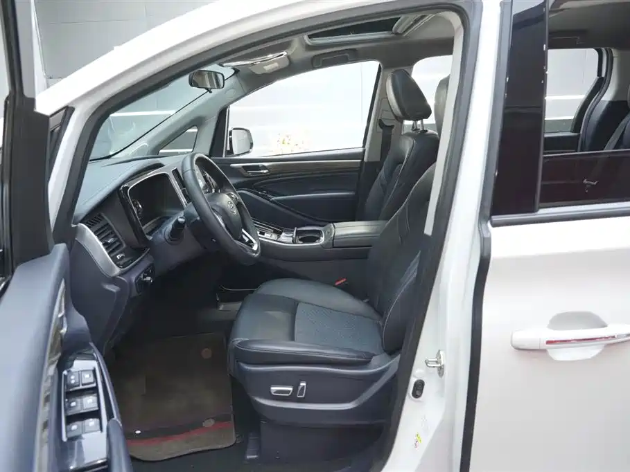 GAC Motor Trumpchi M8 2022 — фото 15
