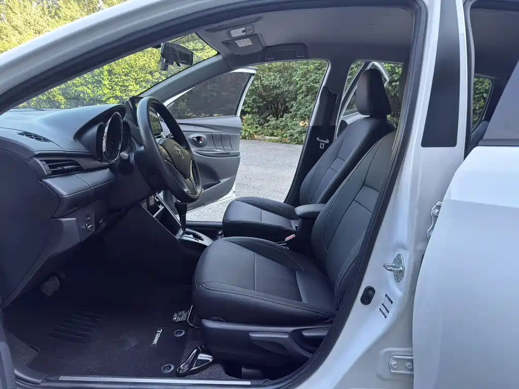 Toyota Yaris L 2023 — фото 11