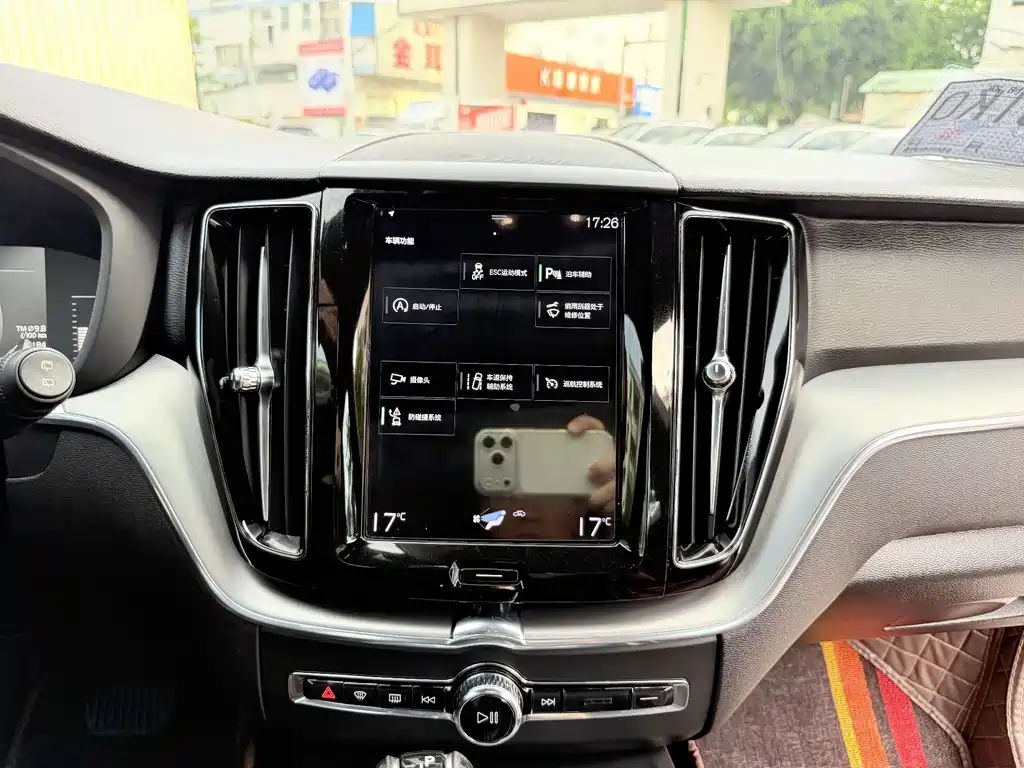 Volvo XC60 2020 — фото 11
