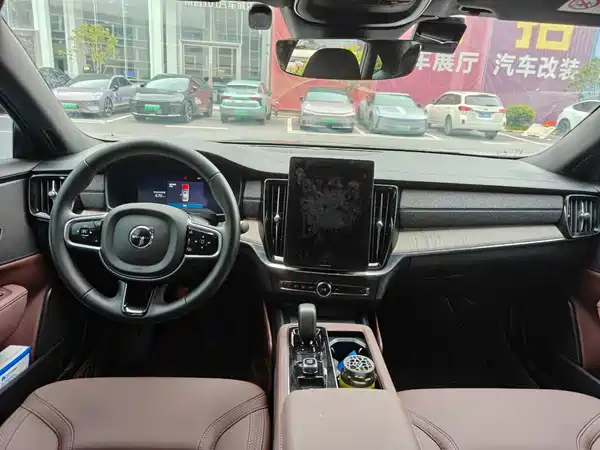 Volvo S90 2025