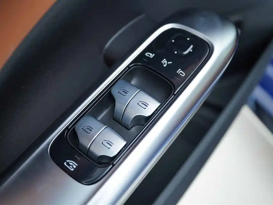Mercedes-Benz C-Class 2022 — фото 10