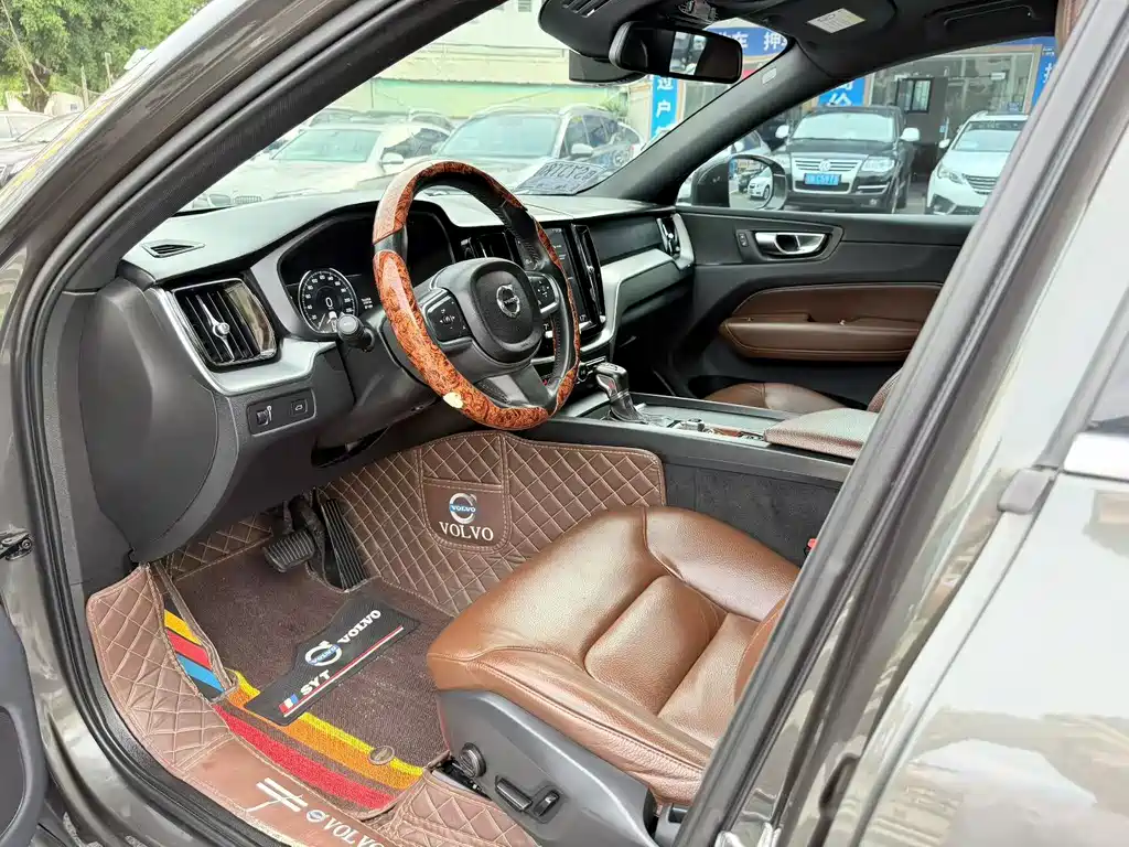 Volvo XC60 2020 — фото 4