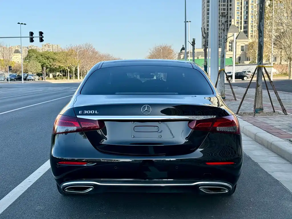Mercedes-Benz E-Class 2023 — фото 13