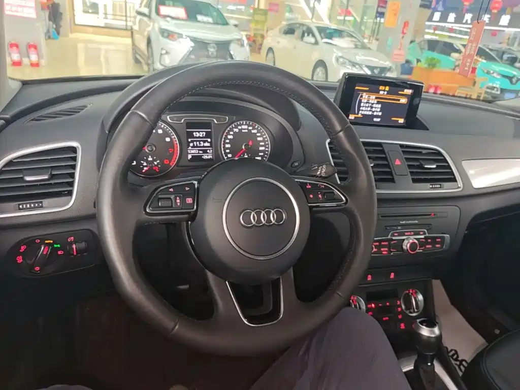 Audi Q3 2015 — фото 10