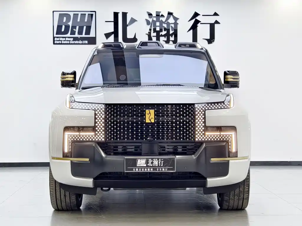 Yangwang U8 L 2025