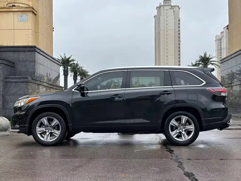 Toyota Highlander 2017 — фото 2
