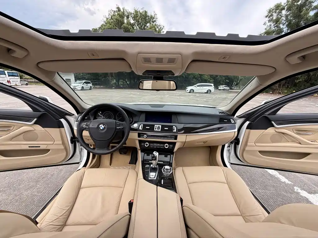 BMW 5 Series 2012 — фото 12