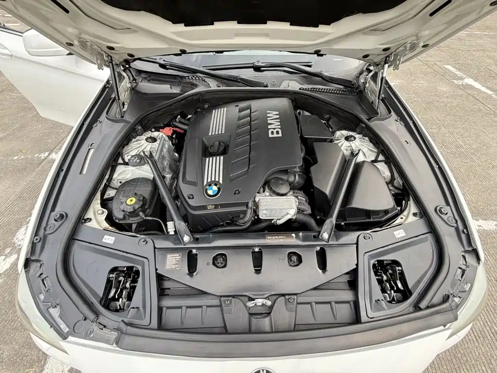 BMW 5 Series 2012 — фото 14