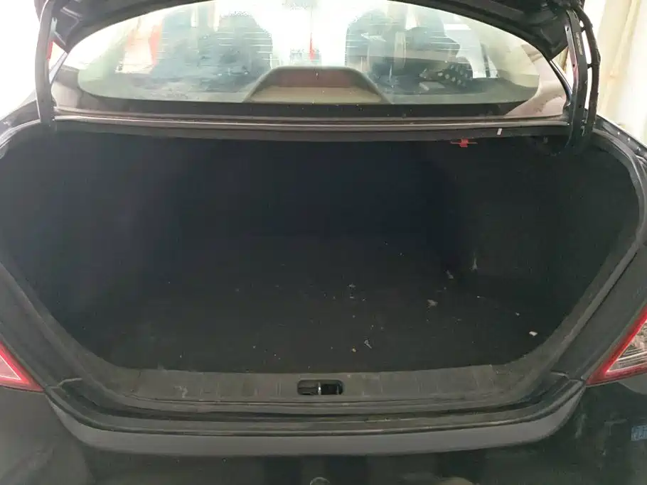 Nissan Sunny 2015 — фото 4
