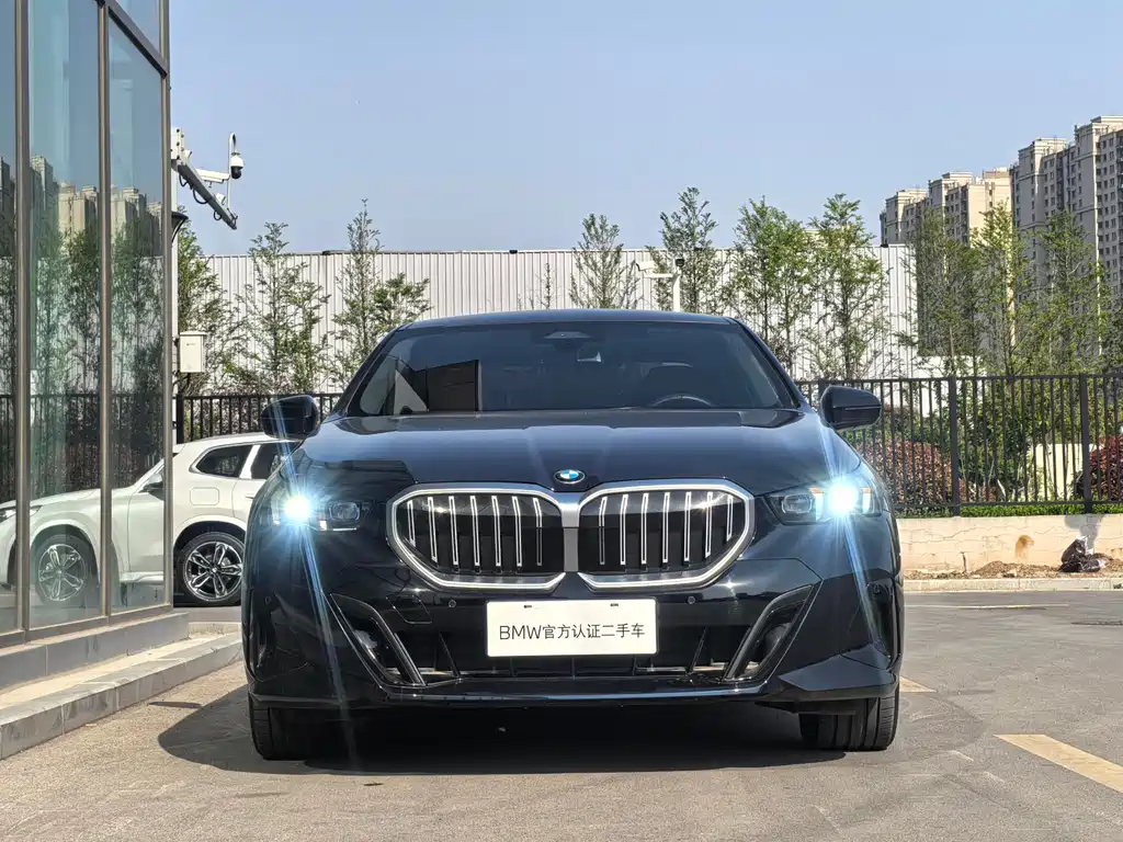 BMW 5 Series 2025