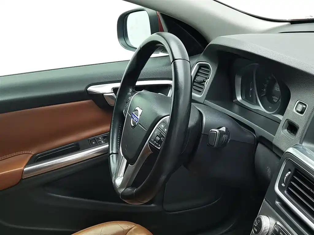 Volvo S60 2015 — фото 22