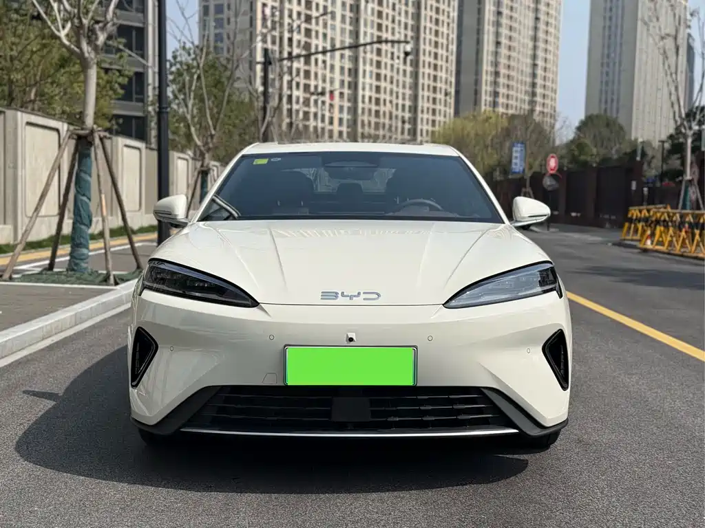 BYD Seal 07 DM-i 2026 — фото 2
