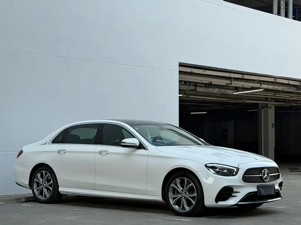 Mercedes-Benz E-Class 2022 — фото 3