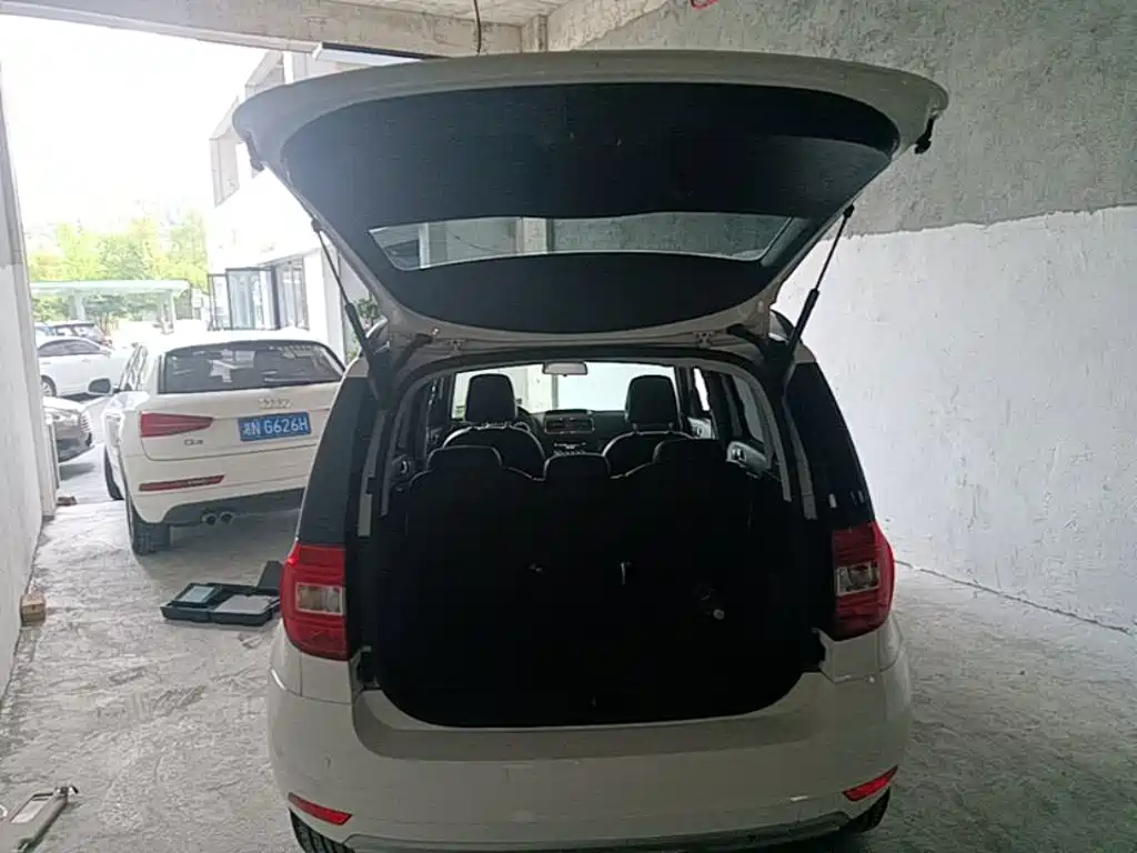 Skoda Yeti 2017 — фото 19