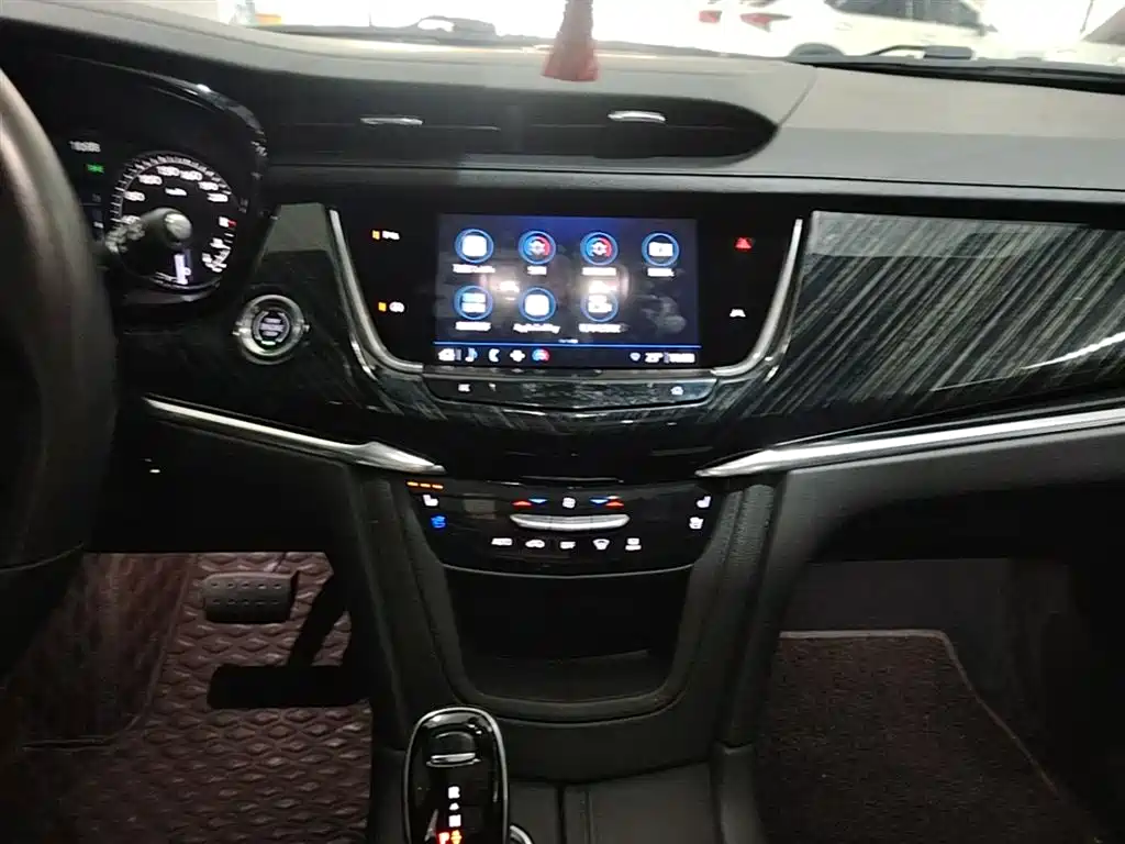 Cadillac XT6 2023 — фото 13