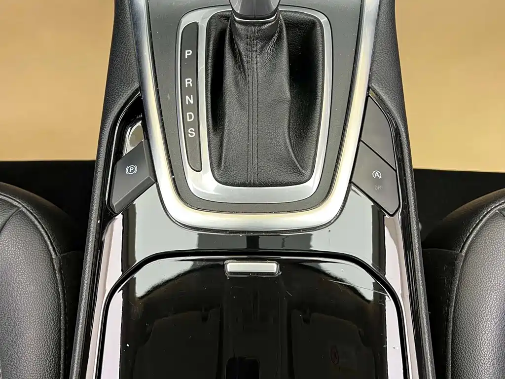 Ford Edge 2020 — фото 18