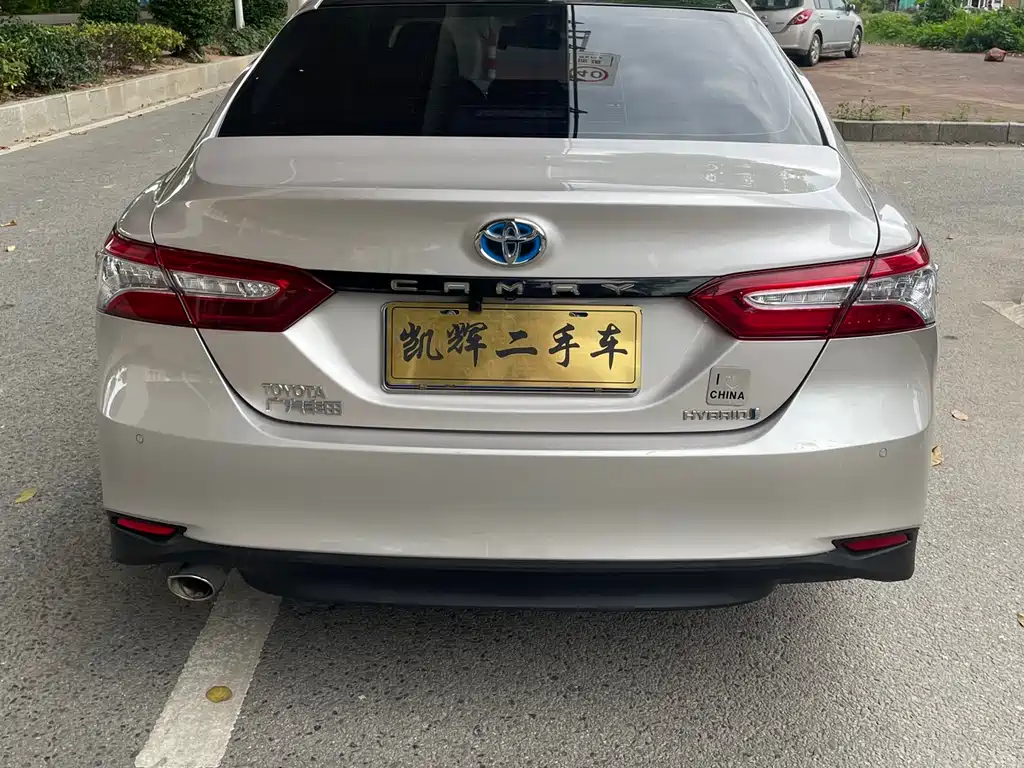 Toyota Camry 2019 — фото 12