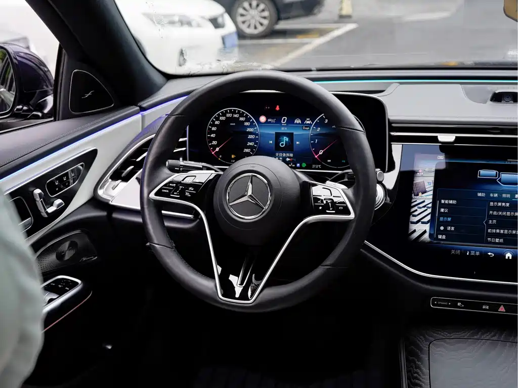 Mercedes-Benz E-Class 2024 — фото 16