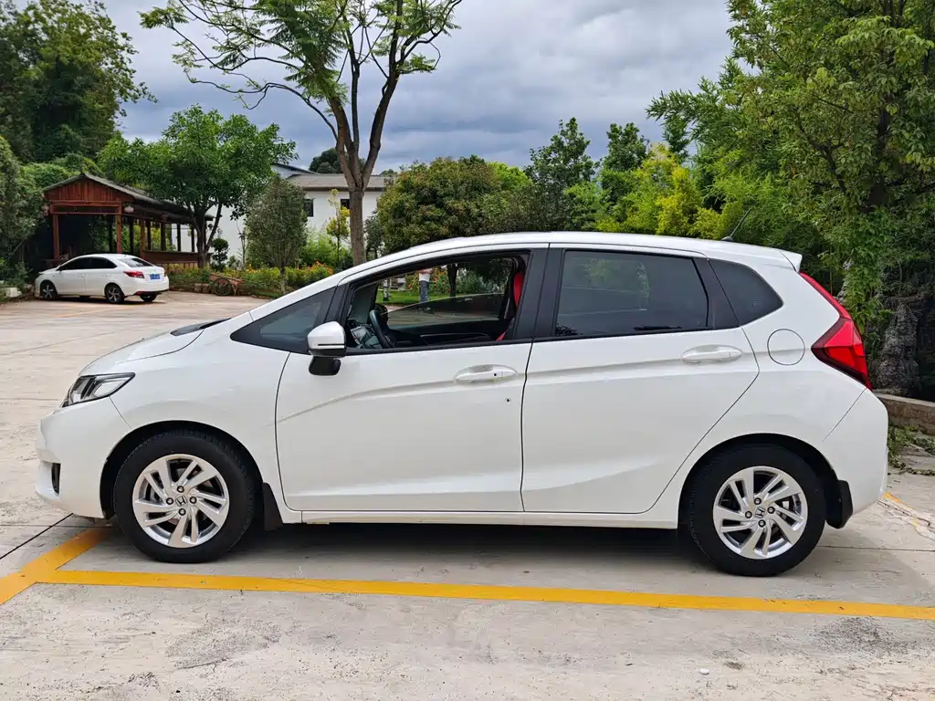 Honda Fit 2016 — фото 10
