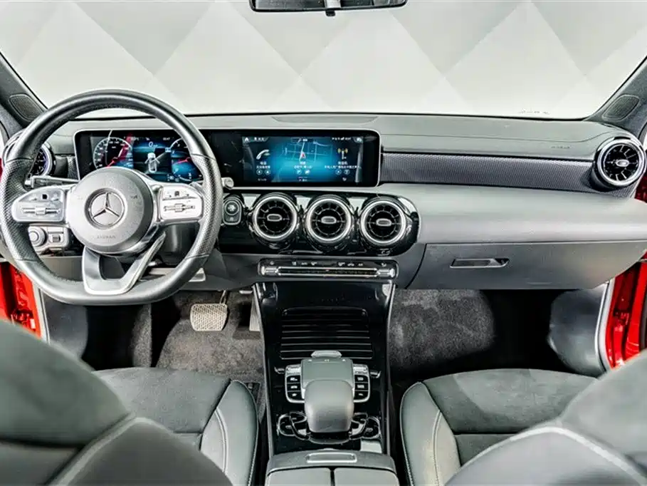 Mercedes-Benz A-Class 2019 — фото 12
