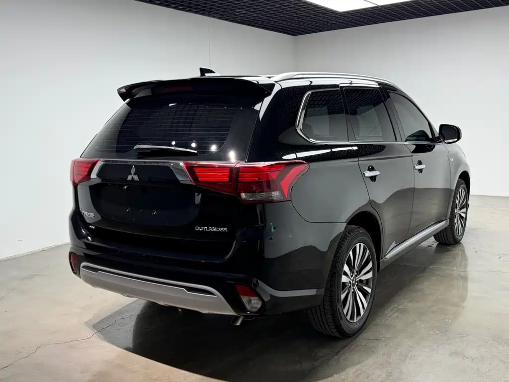 Mitsubishi Outlander 2022 — фото 38