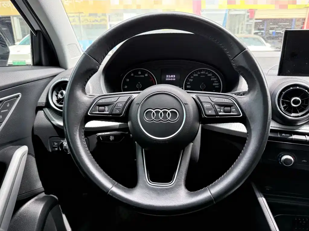 Audi Q2L 2021 — фото 16