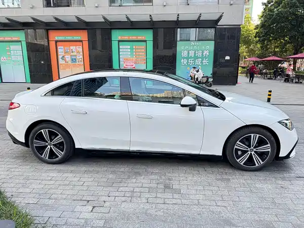 Mercedes-Benz EQE 2025