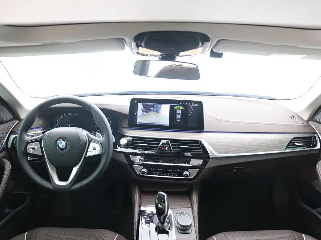 BMW 5 Series 2022 — фото 10