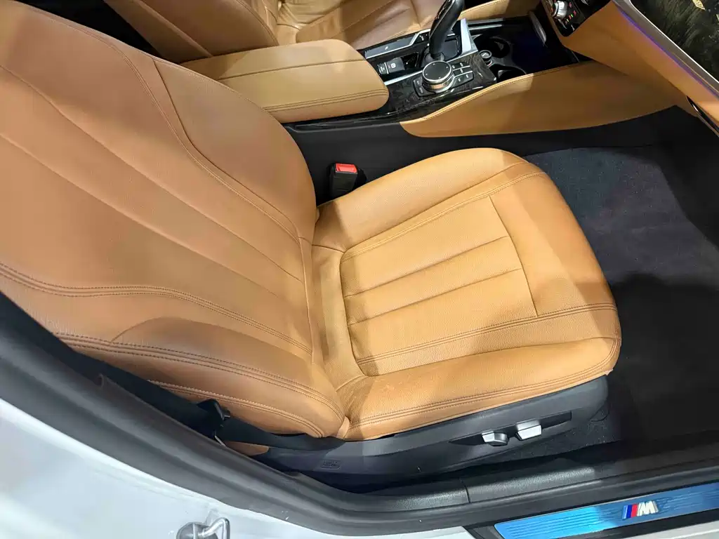 BMW 5 Series 2018 — фото 26