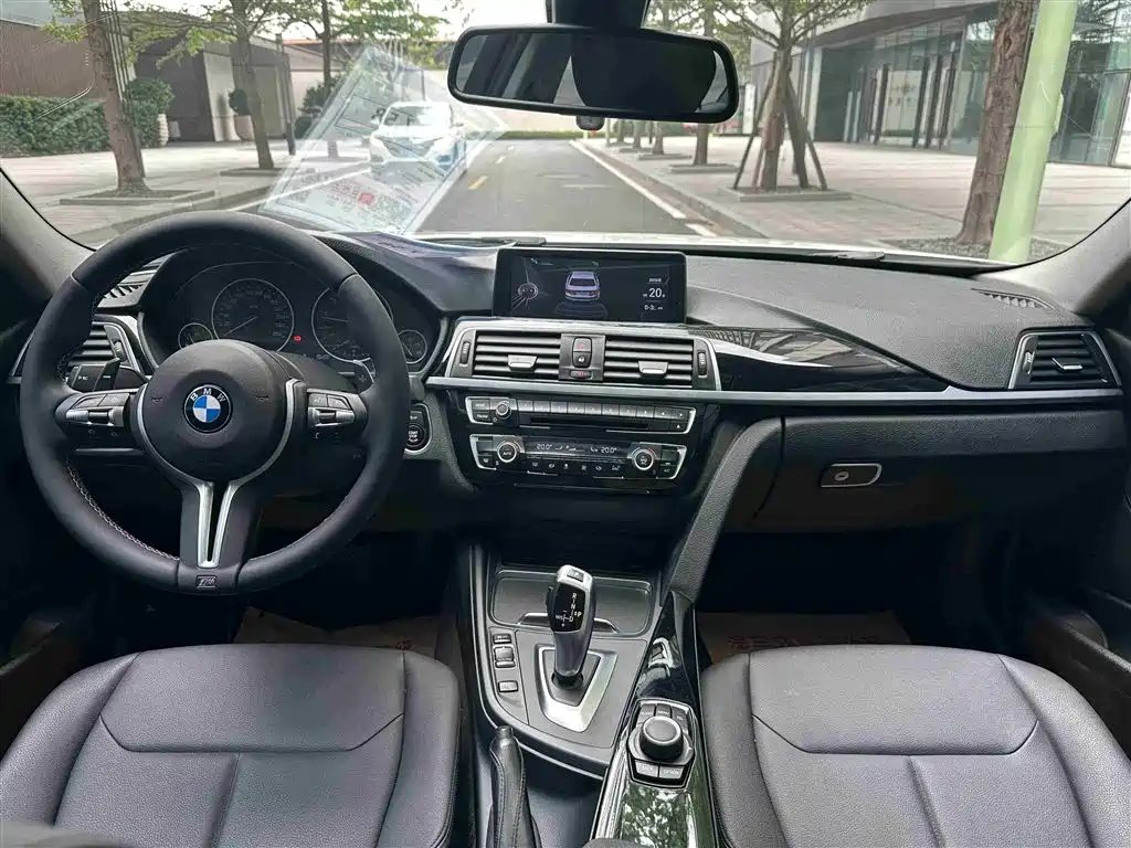BMW 3 Series 2017 — фото 18