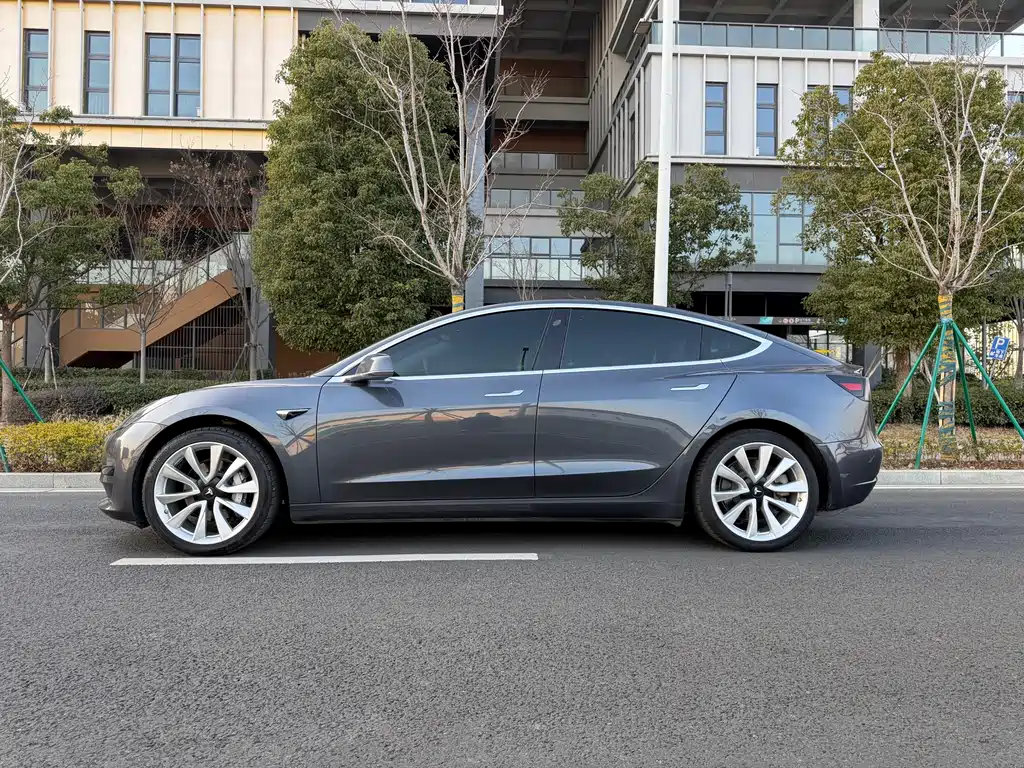 Tesla Model 3 2020 — фото 9