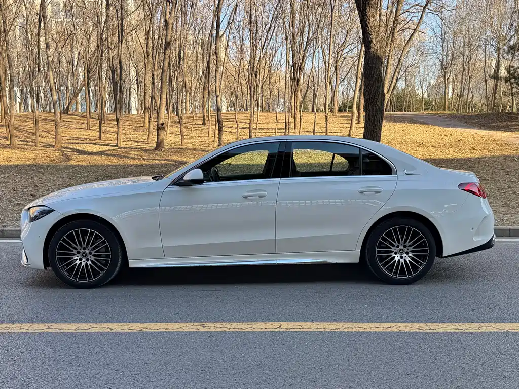 Mercedes-Benz C-Class 2023 — фото 3