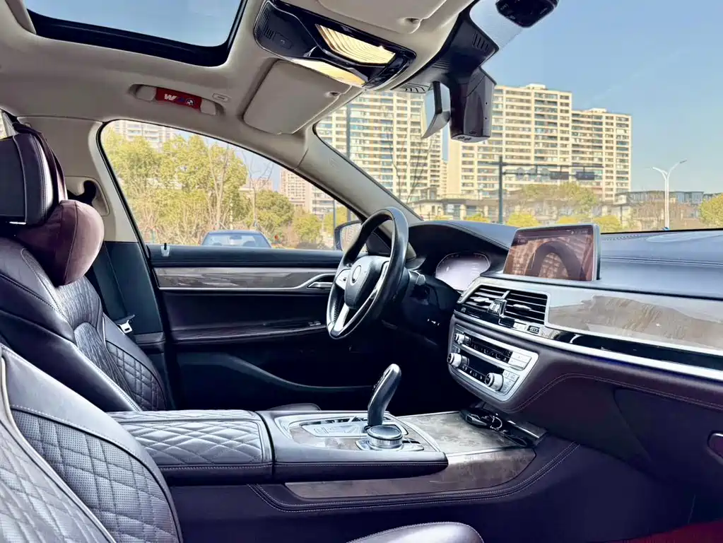 BMW 7 Series 2019 — фото 9