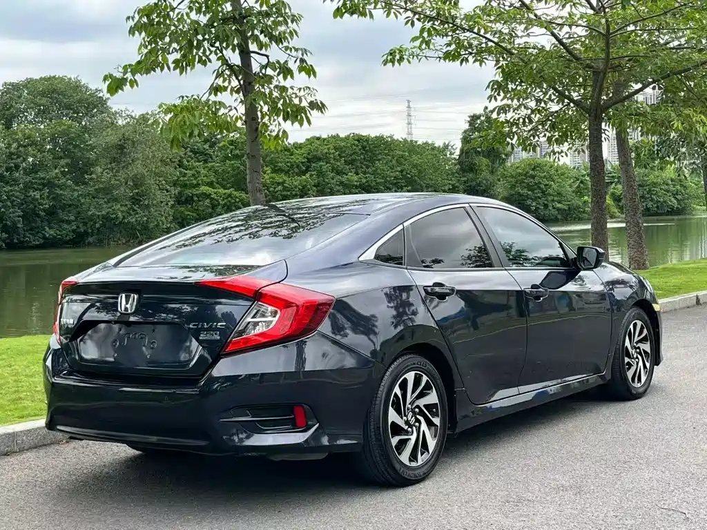 Honda Civic 2017 — фото 8