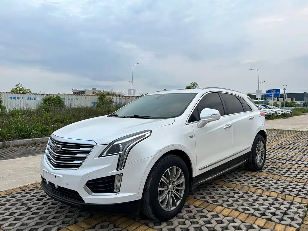 Cadillac XT5 2017 — фото 1